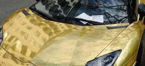 Un saoudien frime dans les rues de Londres avec ses voitures en or...