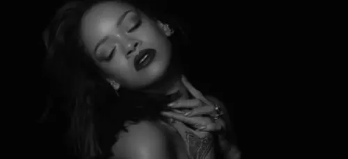 Rihanna - Kiss It Better (Clip Officiel)