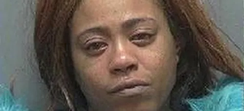 Une strip-teaseuse mord les cou***** de son client !