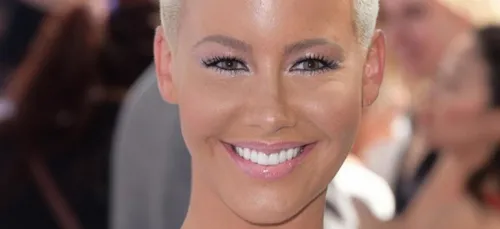 Amber Rose Ex-Kanye West et Ex-Wiz Khalifat présente sa nouvelle...