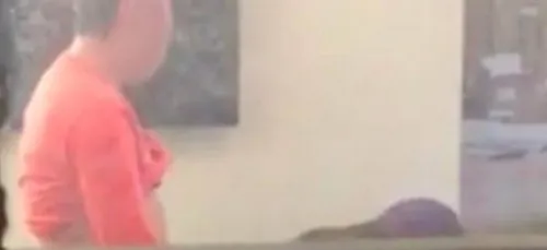 Un prof et une étudiante filmés en train de coucher ensemble dans...