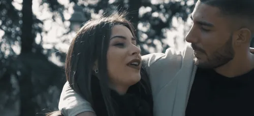 AYNINE - Dans la peau