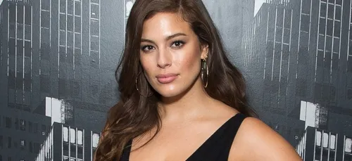 Ashley Graham :  entièrement nue, elle enflamme Internet  (Photo)