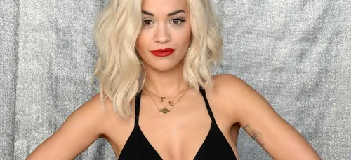 Pour une marque de lingerie, Rito Ora fait monter la température...