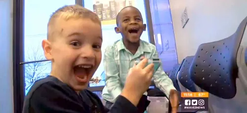 Deux enfants demandent la même coupe pour "ne pas que leur...