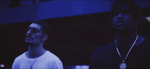 SNEAZZY FT DEREK WISE : Pull up