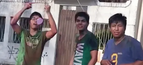 Il lui lance une bombe à eau en pleine tête ! #Perfect