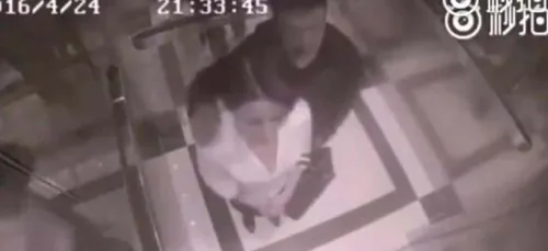 Cet homme harcèle une femme. Regardez pourquoi il va bien le...