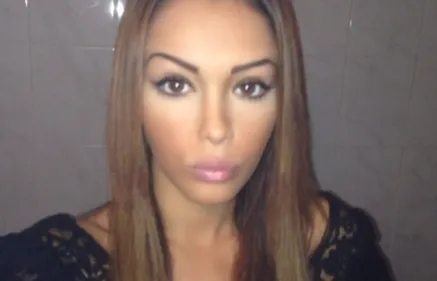 Nabilla : elle s'offre une séance de dé-tatouage sous les caméras...
