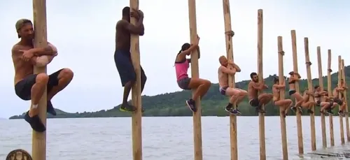 Koh-Lanta : Lors de l'épreuve des poteaux, comment  les candidats...