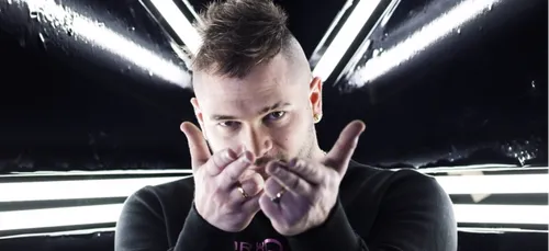 Pour son nouvel album, Jul s'attaque à du lourd et reprend Tupac !...