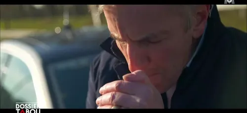 Tranquille, Bernard de La Villardière fume un joint dans son...