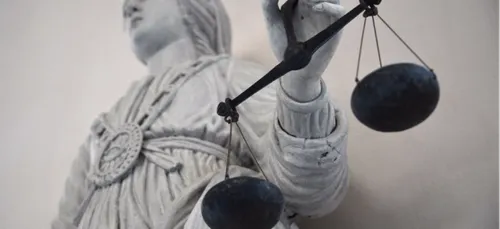 Un étudiant réussit à se faire passer pour un prof et récupère des...