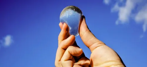 OOHO, La bouteille d'eau comestible du futur !