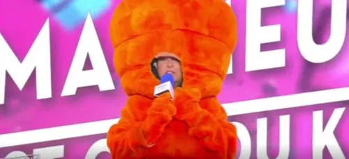 C'est chaud entre Cyril Hanouna et Evelyne Thomas qui s'embrassent...