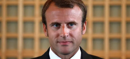 Emmanuel Macron se retrouve photoshopé, torse nu, en une d'un...