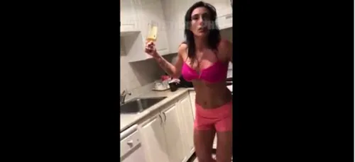 Une jeune femme pète un câble lors d'une soirée avant de se faire...