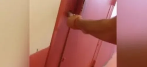 Un détenu français arrive à ouvrir la porte d'une cellule en...