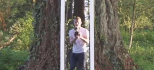 Ce que fait cet homme à l'aide de sa caméra va tout simplement vous...