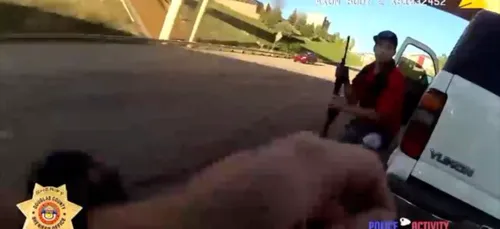 Un policier et un automobiliste engagent le feu au cours d'un banal...