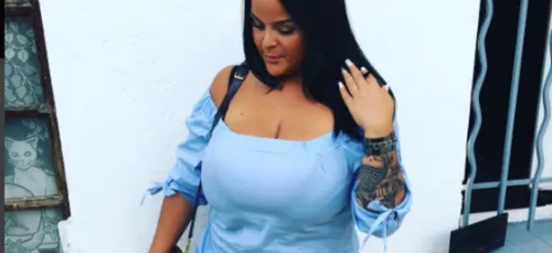 Sarah Fraisou en couple avec un rappeur français ? (Vidéo)