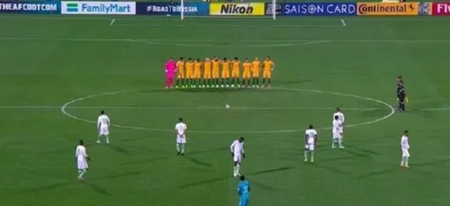 Les joueurs saoudiens se foutent royalement de la minute de silence...