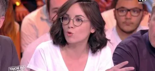 Une photo sexy et une interview coquine d'Agathe Auproux ressortent...