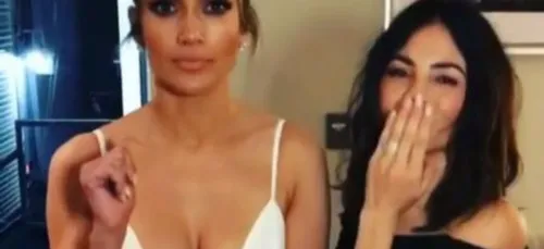 Jennifer Lopez ose le décolleté vertigineux et fait grimper la...