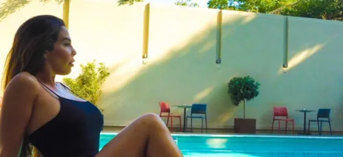 Kim Glow et la chirurgie esthétique: le post instagram de trop ?...