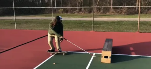 Incroyable ! Cet aveugle fait du skate comme un véritable pro !...