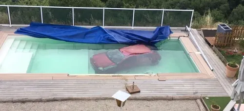 Saoul, la fils de la voisine termine avec sa voiture dans la...