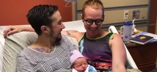 Etats-Unis: Trystan, un homme transgenre de 34 ans, a accouché de...