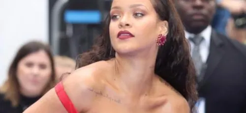 Rihanna, dans un décolleté vertigineux, met le feu sur le tapis...