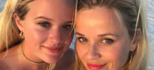 Mère/Fille ou sœurs ? Ce cliché sème le doute !