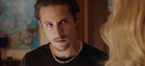 "Tout nous sépare": la bande annonce du prochain film de Nekfeu est...
