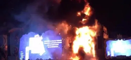 Tomorrowland: une scène prend feu, les festivaliers se font évacuer...
