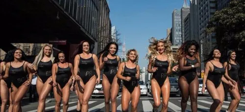 Les finalistes du concours Miss Bum-bum ont toutes paradé en...
