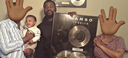 Damso offre son triple disque de platine à ses parents ! (Photo)