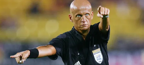 Un arbitre porte une caméra frontale lors d'un match du Réal et le...