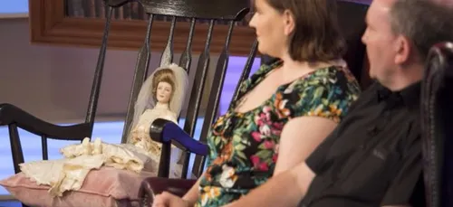 Il achète une poupée sur ebay mais... Des choses paranormales...