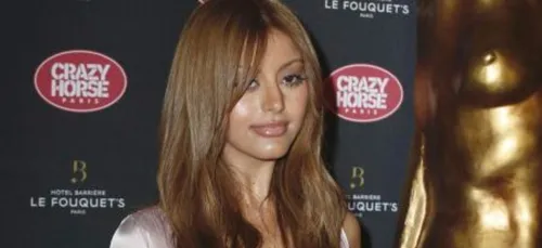 Une fois de plus, Zahia affole internet avec ses clichés sexy !...