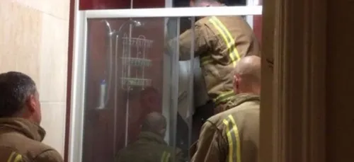 Premier rendez-vous Tinder: elle reste coincée entre deux fenêtres...