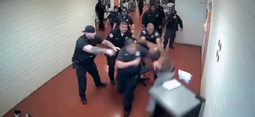 USA : un prisonnier se bat contre... 19 gardiens ! (Vidéo)