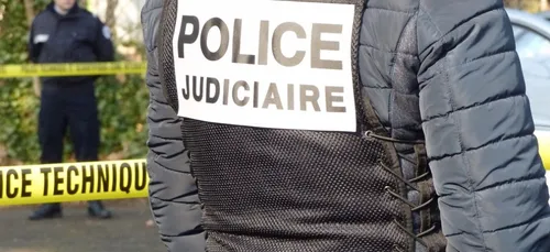 Paris: un homme vole un sac à main avant de se faire poignarder par...