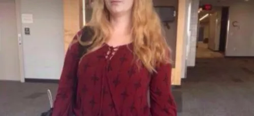 Elle se fait virer de son école à cause... De sa poitrine, un peu...