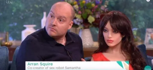 Samantha, le robot sexuel intelligent: en journée elle gâte les...