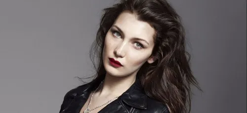 Bella Hadid : pour son anniversaire, elle s'affiche en string...