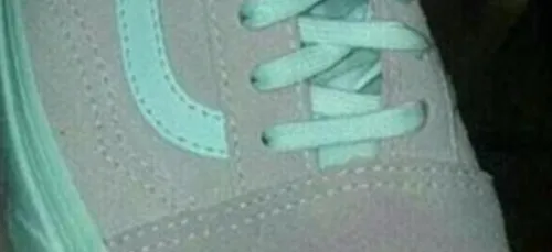 De quelles couleurs sont ces chaussures ? Découvrez le nouveau...