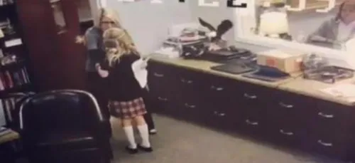 La réaction de cette jeune fille après avoir appris qu'elle était...