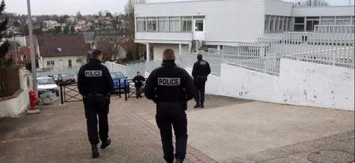 Un élève gifle une prof en plein cours pendant qu'un autre le filme...